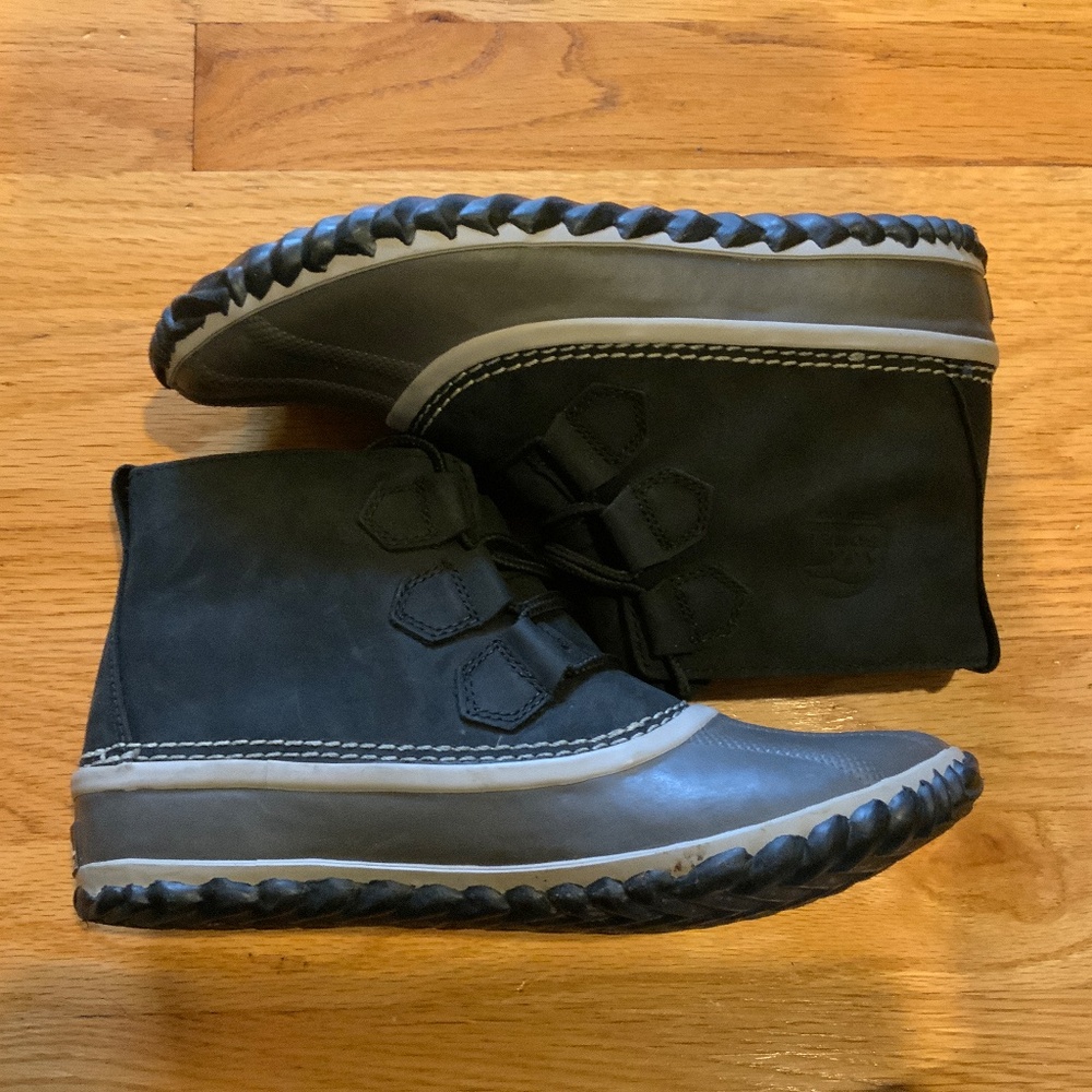 Women’s Sorel Out N About Leather Waterproof Boots Size 8
